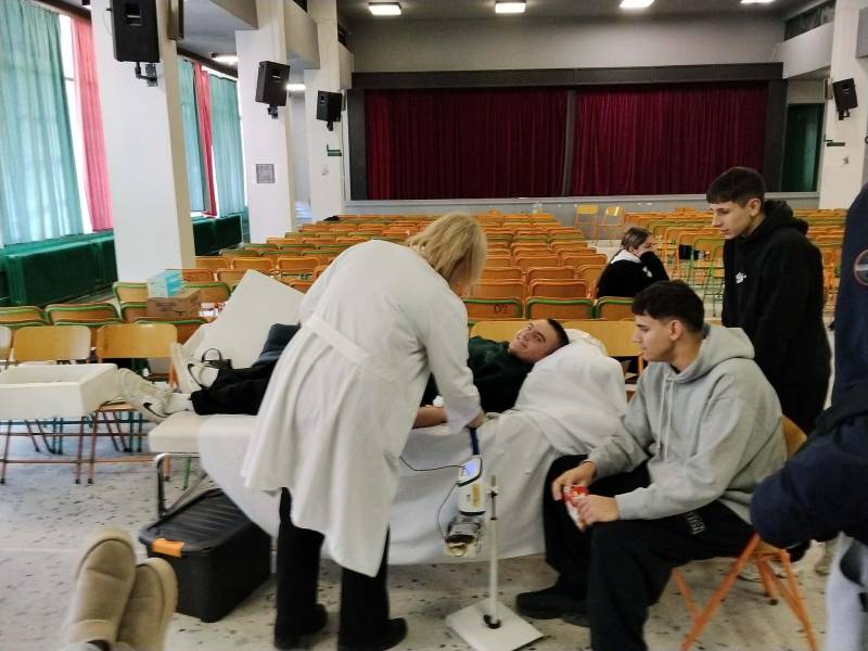 Μαθητές του 2ου ΓΕΛ Νάουσας συμμετείχαν σε εθελοντική αιμοδοσία