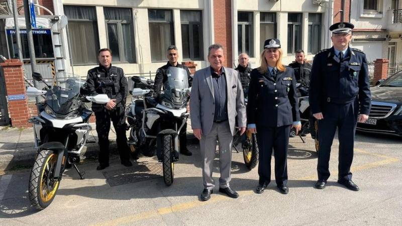 Δωρεά τεσσάρων υπηρεσιακών μοτοσυκλετών από την Περιφερειακή Ενότητα Ημαθίας στην Αστυνομία