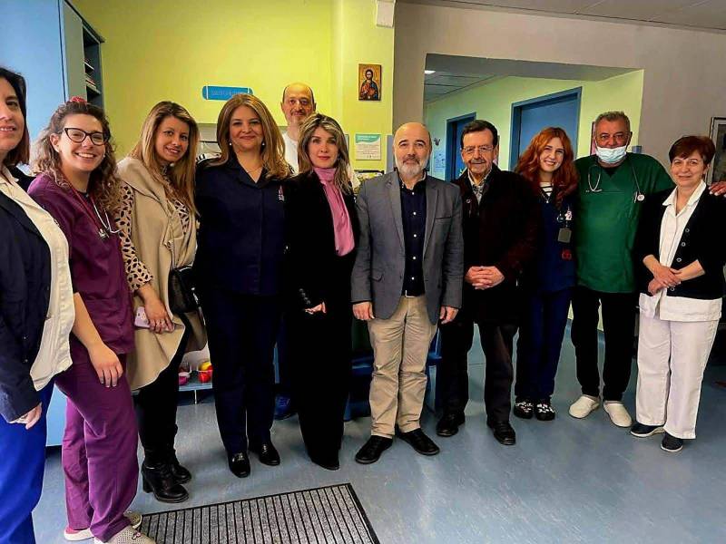 «Βιβλιοθήκη Ανάσας»: Μια μικρή όαση ανάγνωσης και ελπίδας στην Παιδιατρική Κλινική Νάουσας