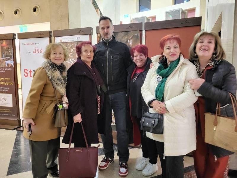 Το ΚΑΠΗ Νάουσας πήγε θέατρο