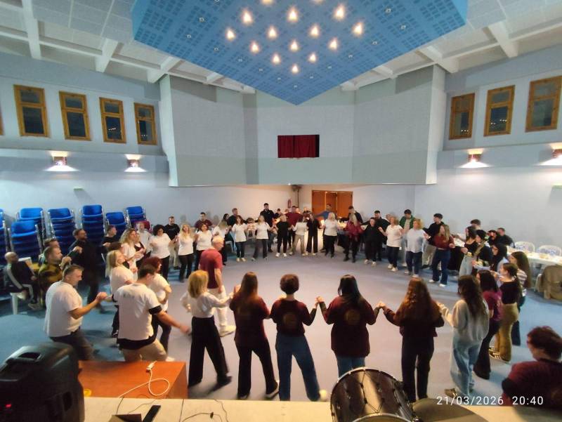Βεργίνα: Μια αξέχαστη βραδιά παράδοσης και χορού από τους «Αιγές» και τον Χορευτικό Όμιλο Πραμάντων