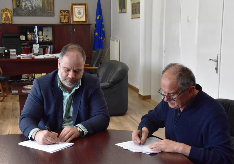 Υπογραφή σύμβασης για την ανάδειξη και βελτίωση του δικτύου μονοπατιών του Δήμου Νάουσας