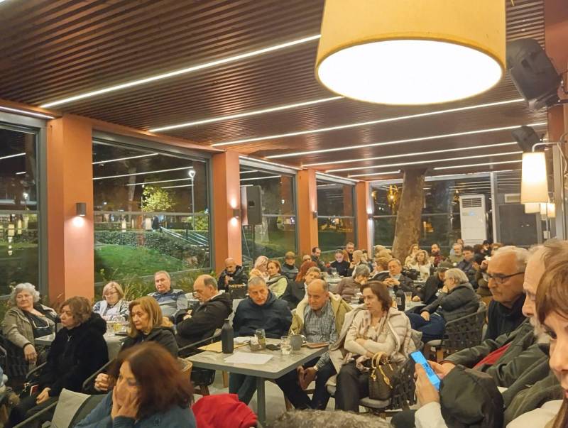 Όταν οι λέξεις βρίσκουν φωνή: Βραδιά ποίησης και δημιουργίας στη Νάουσα