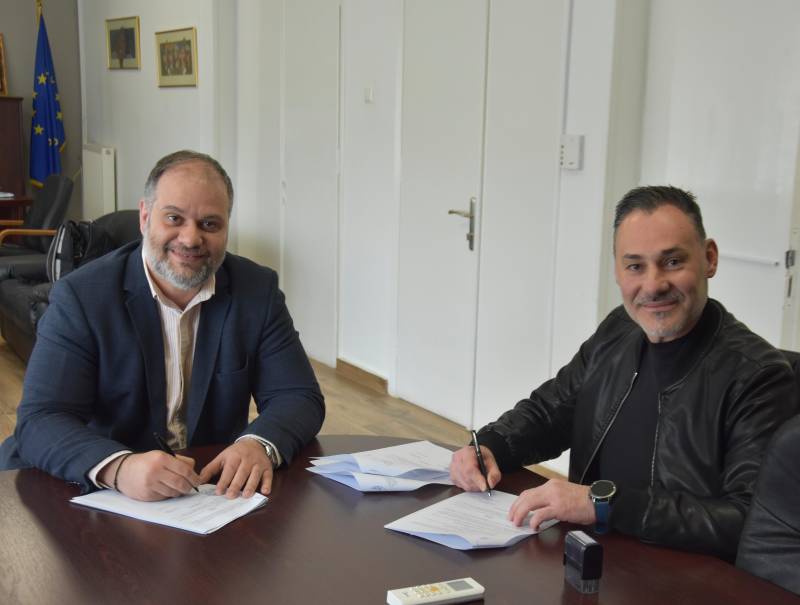 Υπογραφή σύμβασης για την προμήθεια ολοκληρωμένου συστήματος έξυπνου φωτισμού στον Δήμο Ηρωικής Πόλεως Νάουσας