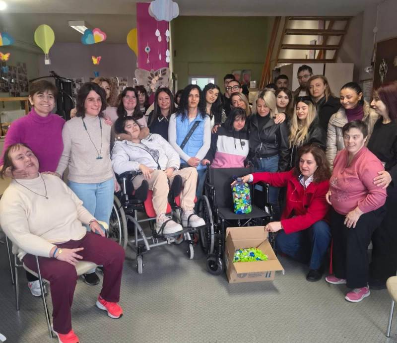 Μεγάλη προσφορά καπακιών από το ΣΑΕΚ Νοσοκομείου Βέροιας στο ΚΔΑΠ-ΜΕΑ Νάουσας