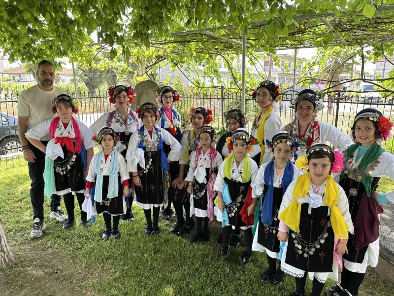 Οι «Λαζαρίνες» αναβιώνουν το έθιμο και καλωσορίζουν την Άνοιξη στην Αλεξάνδρεια