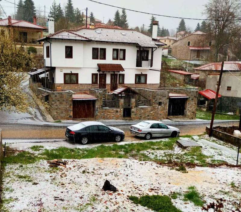 Σφοδρή χαλαζόπτωση στο Σέλι – Άσπρισε το χωριό