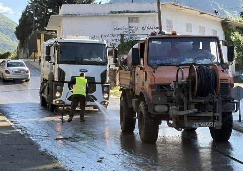 Υπερχείλιση λυμάτων στη Νάουσα φέρνει στο προσκήνιο τις ευθύνες για τη χρήση του αποχετευτικού δικτύου