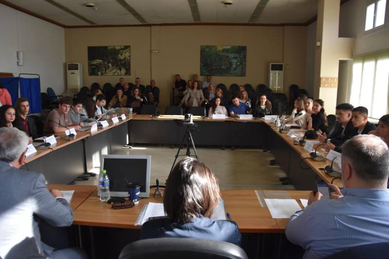 Πραγματοποιήθηκε στη Νάουσα το 2ο Δημοτικό Συμβούλιο Εφήβων