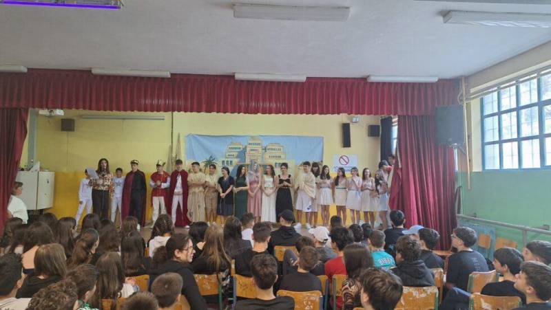 Καθήλωσε το κοινό η παράσταση «Μενελάου και Ελένης» του 3ου Γυμνασίου Βέροιας