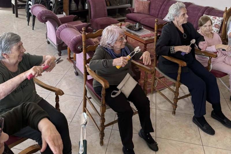 Διαδραστικό εργαστήριο με μουσικά κουτάλια για ηλικιωμένους στη Βέροια