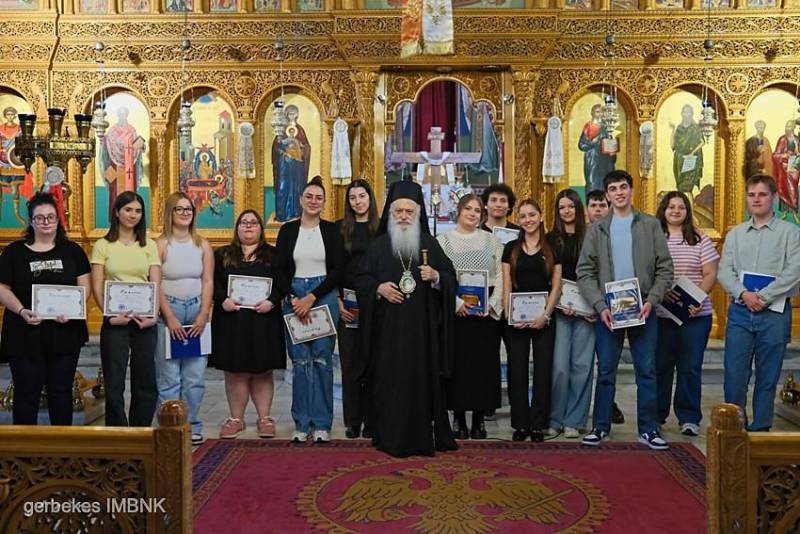 Βράβευση αριστούχων μαθητών στην Αλεξάνδρεια με μηνύματα ήθους και αριστείας
