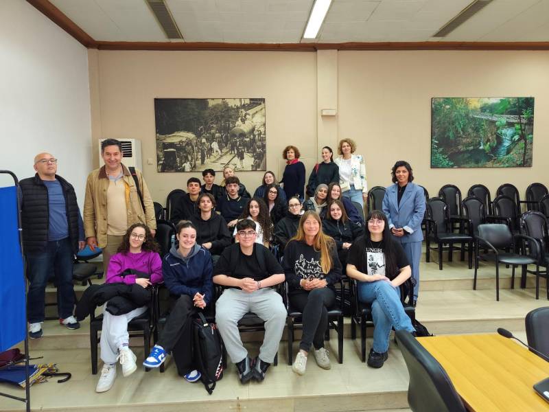 Επίσκεψη μαθητών και εκπαιδευτικών από το Λύκειο “Albert Einstein” του Vimercate της Ιταλίας στο Δημαρχείο Νάουσας