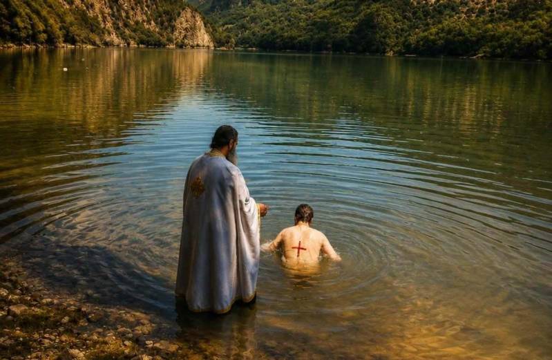 Βάπτιση ενηλίκου από τη Σλοβακία στον Αλιάκμονα – Σχεδόν 100 βαπτίσεις ενηλίκων  μέσα σε 23 χρόνια