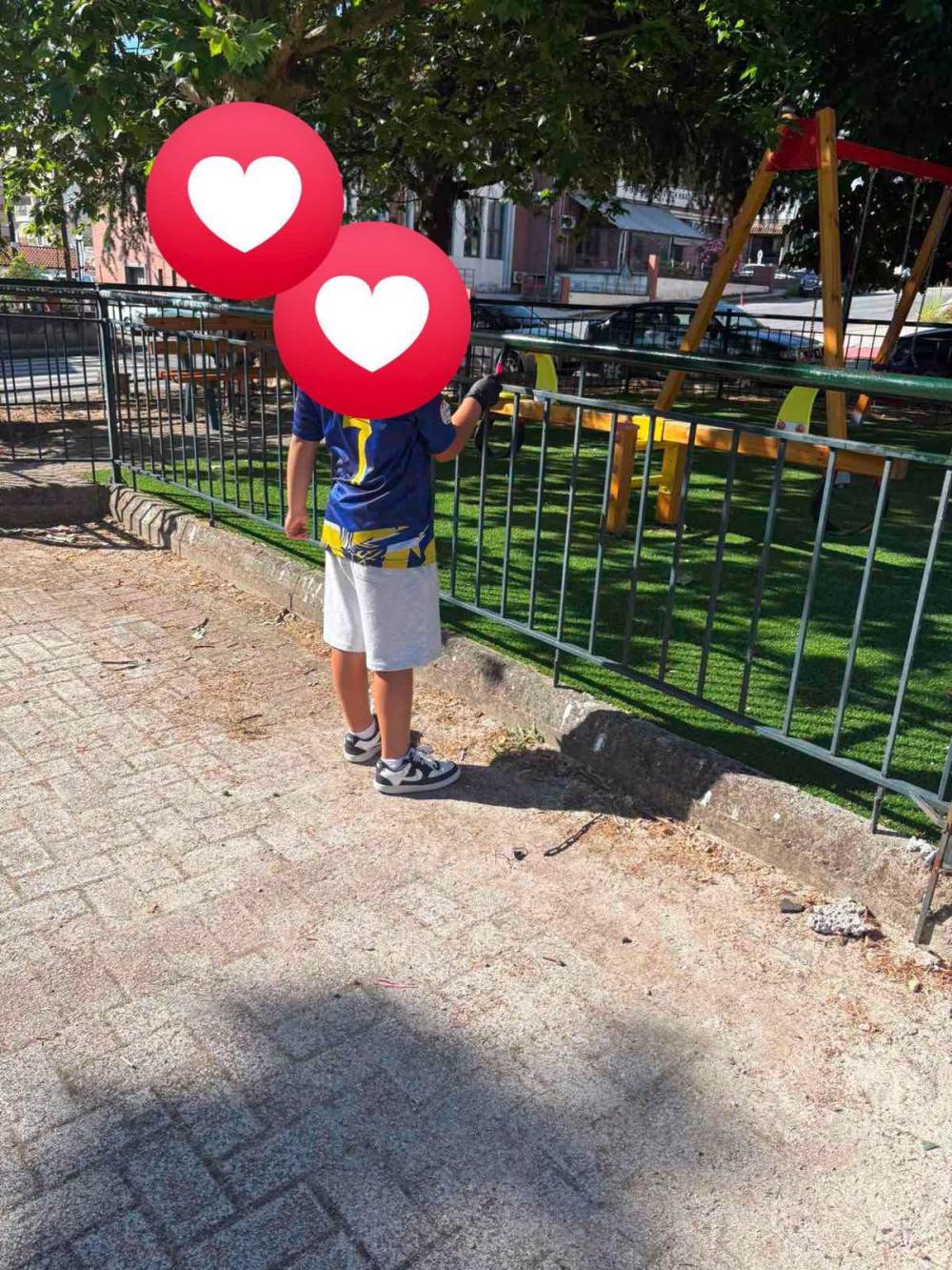 Τα παιδιά του ΚΔΑΠ Καρουζέλ έδωσαν χρώμα στην παιδική χαρά της γειτονιάς τους