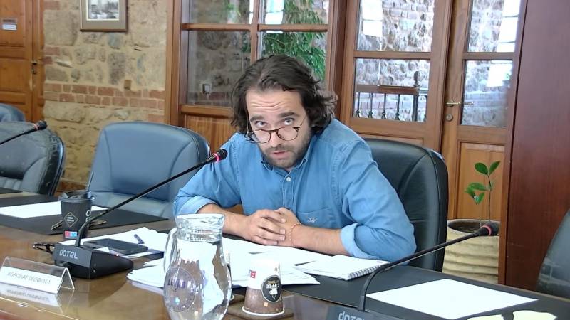 Κορωνάς: Ερωτήματα για το 3ο Δημοτικό και το κολυμβητήριο – Οι απαντήσεις Βοργιαζίδη