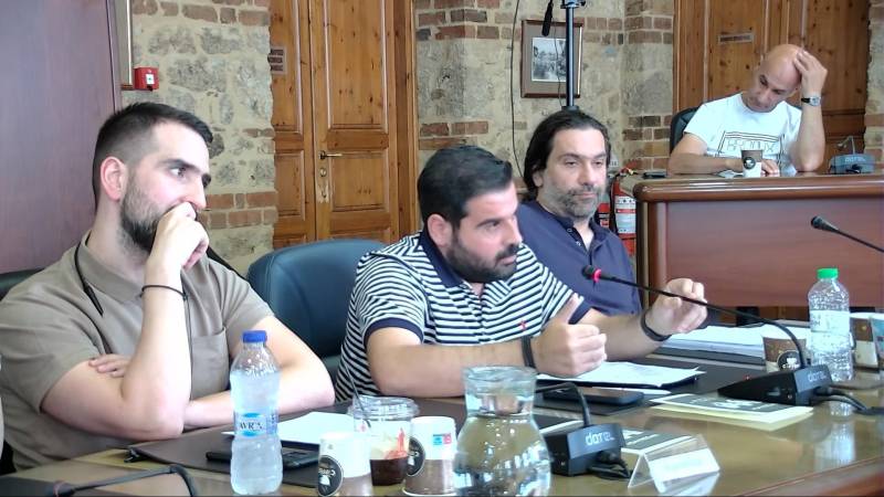 Δημοτικό Συμβούλιο Βέροιας: Ερωτήματα για λακούβες και καθυστερήσεις αποκατάστασης δρόμων