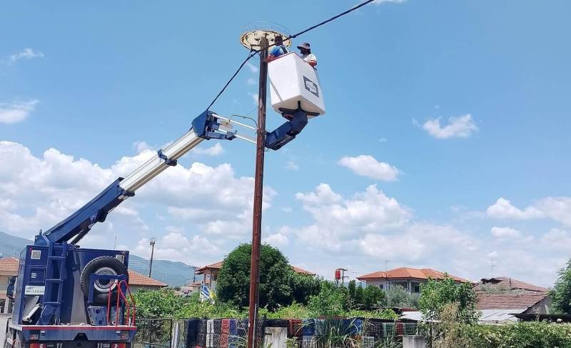 Τα Λευκάδια φροντίζουν τους πελαργούς τους – Νέα τεχνητή φωλιά στο χωριό