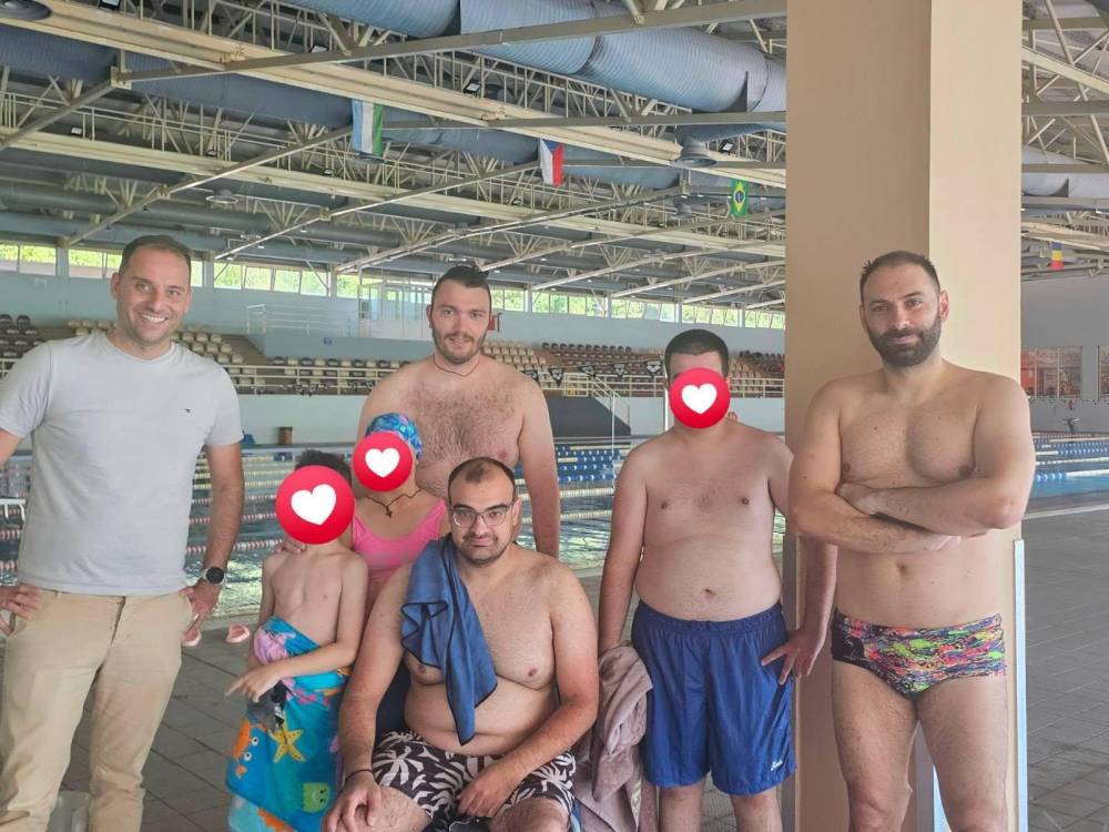 Δροσιά, παιχνίδι και νέες εμπειρίες για το ΚΔΑΠ ΜΕΑ Αγκαλιάζουμε στο Κολυμβητήριο Νάουσας