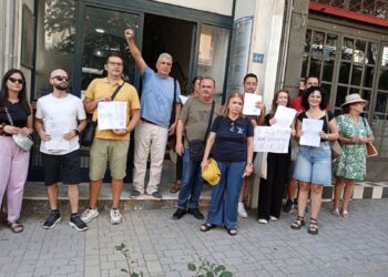 Παράσταση διαμαρτυρίας εκπαιδευτικών στη ΔΙΠΕ Ημαθίας για πειθαρχικές διώξεις