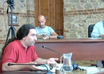 Βέροια: Από τις λακκούβες στα ποντίκια – Ο μακρύς κατάλογος Παλουκίδη στο Δημοτικό Συμβούλιο