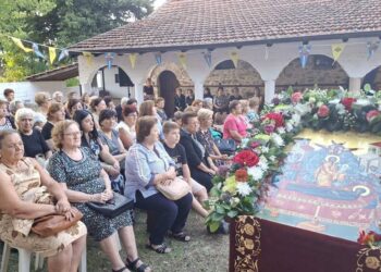 Με κατάνυξη τελέστηκε ο Πανηγυρικός Εσπερινός για την Κοίμηση της Θεοτόκου στα Ριζώματα
