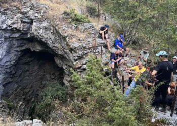 Πεζοπορία στην «Τρύπα Μιχάλη» από τον Πολιτιστικό Τουριστικό Όμιλο Σελίου