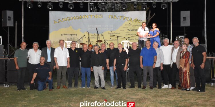 «Τιμητικόν Αντάμωμαν»: Η Πατρίδα τίμησε 16 ανθρώπους που κράτησαν ζωντανή την ποντιακή μουσική