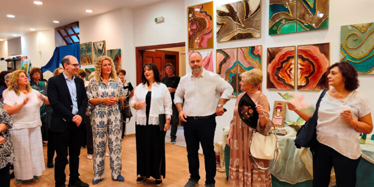 Με μεγάλη επιτυχία τα εγκαίνια της έκθεσης Ντεκουπάζ – Mixed Media στη Νάουσα