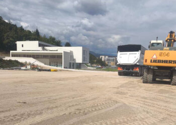 Μπήκαν οι μπουλντόζες για το νέο κλειστό