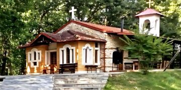 Πανηγυρίζει ο Ναός Γεννήσεως της Θεοτόκου Κουμαριάς