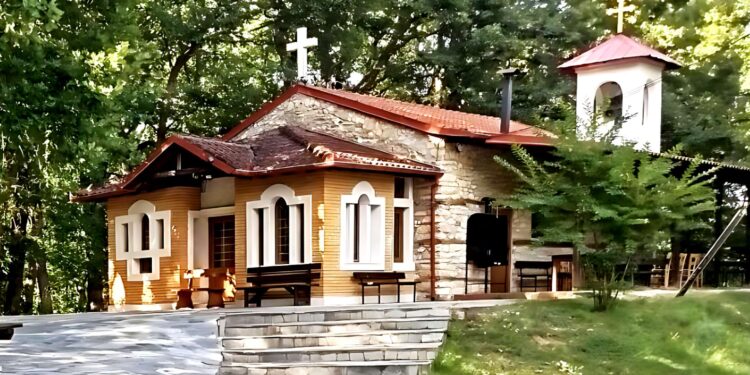 Πανηγυρίζει ο Ναός Γεννήσεως της Θεοτόκου Κουμαριάς
