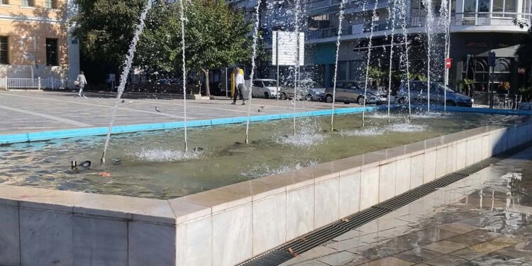 Βλάβη στο συντριβάνι της πλατείας Ωρολογίου