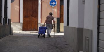 Η λογοθεραπεία των μεγάλων: αφασία, κατάποση και η φωνή που κουράζεται στην τάξη
