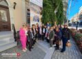Ροζ «ντύθηκαν» τα δέντρα του Δημαρχείου Βέροιας για τον καρκίνο του μαστού