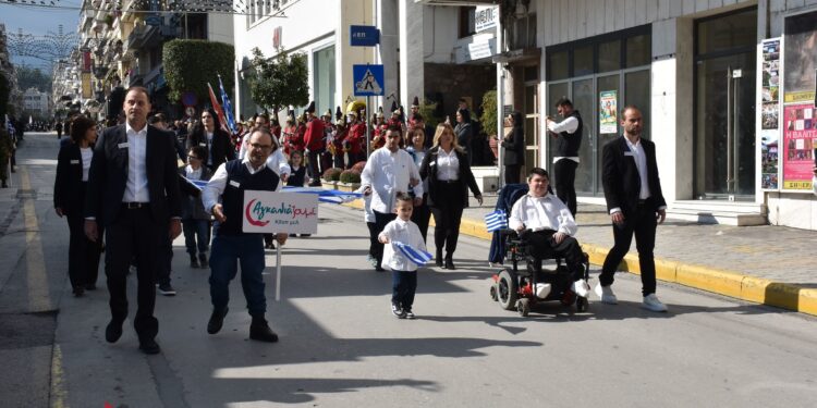 Με υπερηφάνεια και συγκίνηση στην παρέλαση το ΚΔΑΠ ΜΕΑ «ΑγκαλιάΖουμε»