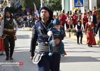 Από γενιά σε γενιά η παράδοση – Η πιο τρυφερή εικόνα της παρέλασης στη Βέροια