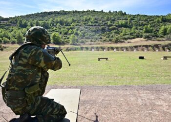 Μετεκπαίδευση εφέδρων στη Β΄ Μοίρα Καταδρομών στη Νάουσα