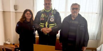 Δωρεά επαγγελματικού προβολέα στο ΕΚΑΒ Ημαθίας από τον Πολιτιστικό Σύλλογο Πατρίδας