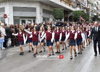 Με λαμπρότητα, μεγάλη συμμετοχή κόσμου και κακοκαιρία η 28η Οκτωβρίου στη Βέροια