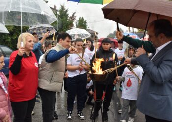 Η βροχή δεν έσβησε τη «Φλόγα της Αγάπης» στη Νέα Νικομήδεια