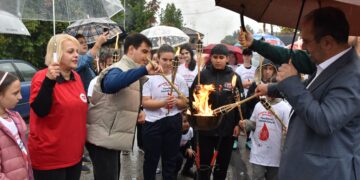 Η βροχή δεν έσβησε τη «Φλόγα της Αγάπης» στη Νέα Νικομήδεια