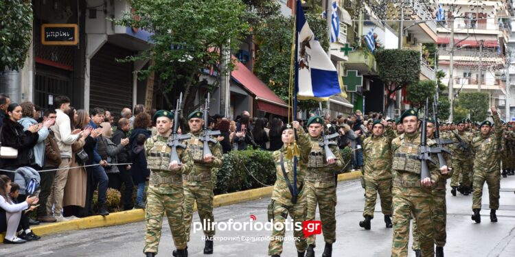 Βέροια: Για πρώτη φορά γυναίκα σημαιοφόρος στη στρατιωτική παρέλαση της 28ης Οκτωβρίου