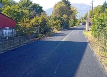 Εργασίες ασφαλτόστρωσης για τη βελτίωση των συνθηκών κυκλοφορίας στα Λευκάδια