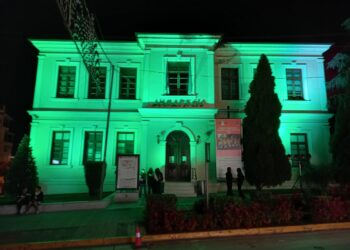 Στα πράσινα φωταγωγήθηκε το Δημαρχείο Βέροιας για την Παγκόσμια Ημέρα Ψυχικής Υγείας