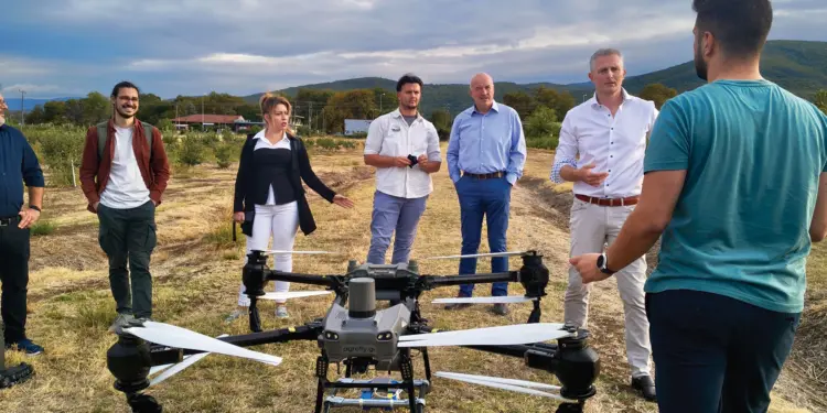 Νάουσα: Drone απελευθερώνουν στείρα έντομα για την προστασία των οπωρώνων – Τι έδειξαν οι δοκιμές