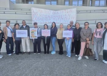 Βέροια: Διαμαρτυρία των επαγγελματιών σχολικών κυλικείων στο νέο Διοικητήριο – Επέδωσαν ψήφισμα με τα αιτήματά τους