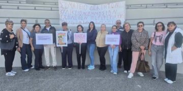 Βέροια: Διαμαρτυρία των επαγγελματιών σχολικών κυλικείων στο νέο Διοικητήριο – Επέδωσαν ψήφισμα με τα αιτήματά τους