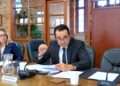 Κορωνάς: Ερωτήματα για το Ταγαροχώρι, αιχμές για το κολυμβητήριο και παρεμβάσεις για προβλήματα στη Βέροια