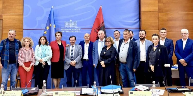 Με επικεφαλής τον Χρήστο Γιαννακάκη ελληνική αγροτική αποστολή στην Αλβανία – Στο επίκεντρο συνεταιρισμοί και νέες συνεργασίες